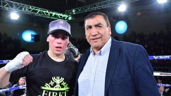 Rioseco junto al Chiva Rojas. Rioseco junto al Chiva Rojas.