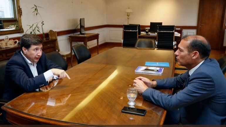 Gutiérrez firmó la implementación de la Tarjeta Alimentar con Arroyo