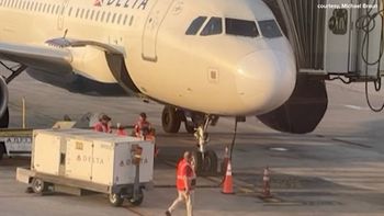 empleado de un aeropuerto murio tras ser succionado por la turbina de un avion empleado de un aeropuerto murio tras ser succionado por la turbina de un avion