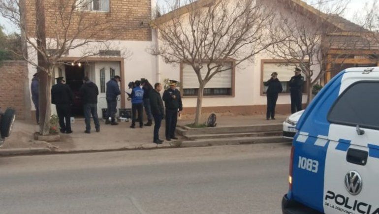 Le robaron tres autos de la vereda de su casa a un comisario