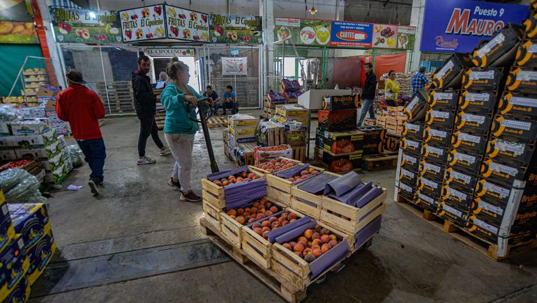 En el Mercado Concentrador de Neuquén las mujres ocupan un rol laboral clave.