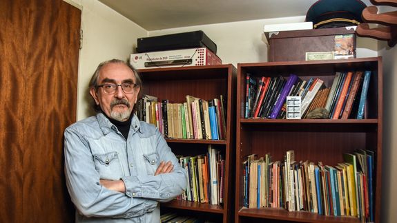Del exilio en Roma a dar clases en veranada para que terminen la primaria
