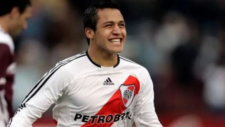 Alexis Sánchez en su paso por River Alexis Sánchez en su paso por River