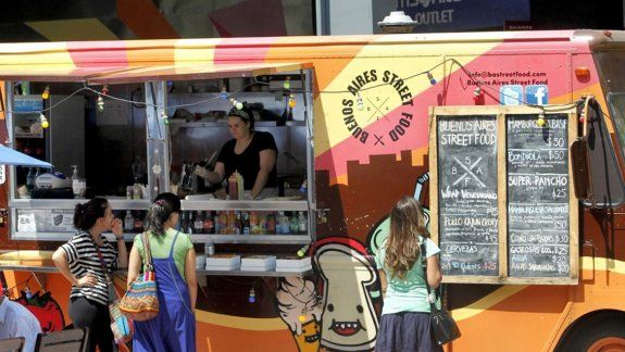 En Buenos Aires ya funcionan algunos carros gourmets. Se espera que se sancione una normal legal que regule específicamente la actividad.