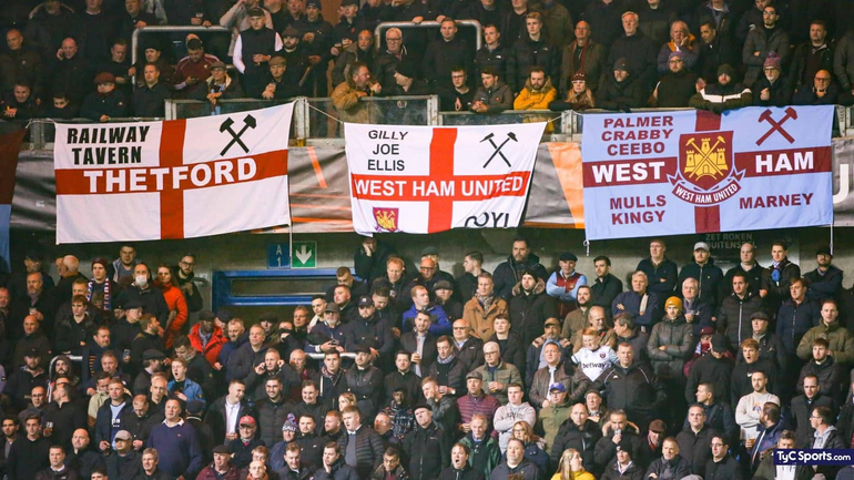 Escalofriante video: hincha perdió un dedo y grita del dolor