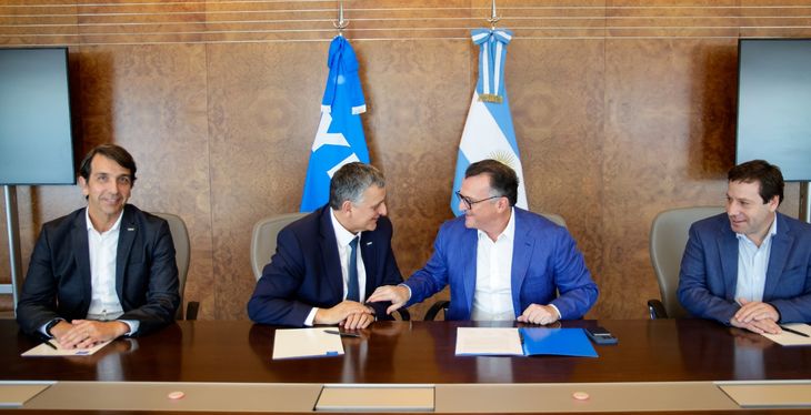 Walter Actis, vicepresidente de Supply Chain de YPF; Horacio Marin, presidente y CEO de YPF; Martín Migoya, Co-fundador y CEO de Globant; Diego Schargorodsky, Chief Business Officer Latinamerica de Globant. Walter Actis, vicepresidente de Supply Chain de YPF; Horacio Marin, presidente y CEO de YPF; Martín Migoya, Co-fundador y CEO de Globant; Diego Schargorodsky, Chief Business Officer Latinamerica de Globant.