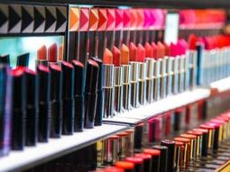 La comercialización de cosméticos sin la aprobación correspondiente expone a problemas de salud a los consumidores. La comercialización de cosméticos sin la aprobación correspondiente expone a problemas de salud a los consumidores.