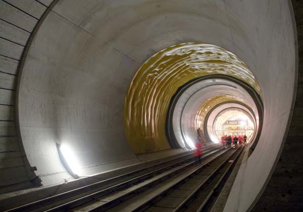 Suiza presenta en Neuquén el túnel ferroviario más largo del mundo