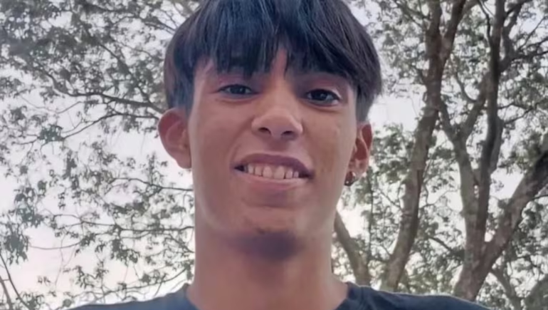 El informe preliminar reveló el adolescente fue asesinado con al menos dos armas blancas. El informe preliminar reveló el adolescente fue asesinado con al menos dos armas blancas.