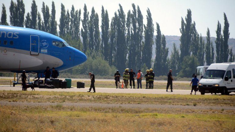 Descartan explosivo en avión que iba a Bariloche y bajó en Neuquén