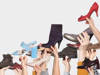 Estos zapatos están de vuelta: fueron furor en los años 2000 y se pueden usar con jeans y faldas