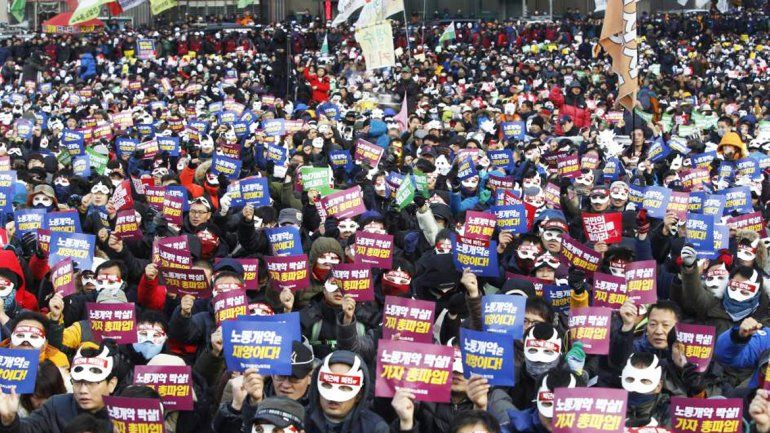 Manifestación en el centro de Seúl por corrupción.
