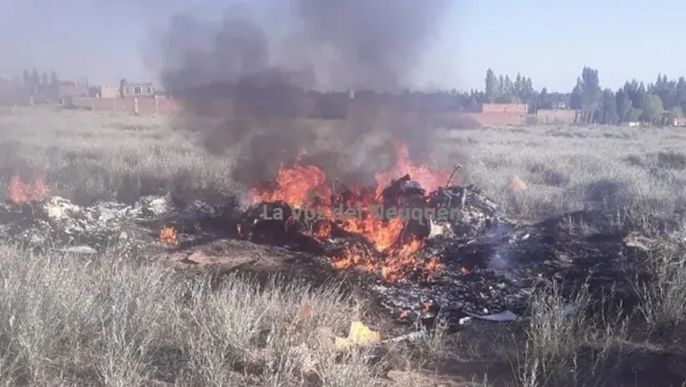 Video: el impactante momento en que cayó la avioneta en Cutral Co
