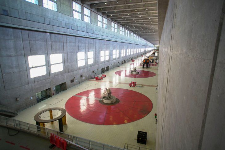 Yacyret&aacute; opera con 12 de sus 20 turbinas.