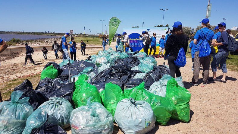 Recolectaron 2800 kilos de plástico del río de la Plata