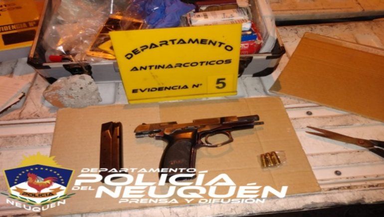 Repartían droga de madrugada y los pescaron en un control