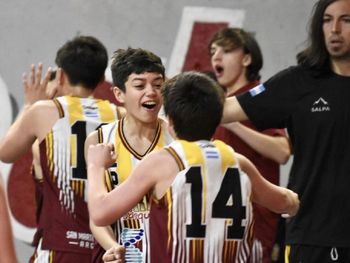 el club que tiene a fabricio oberto como padrino y es faro del basquet en el sur neuquino