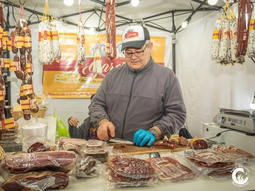 De carnicero a emprendedor: El salto al salame de guanaco. Foto: Facebook Pedro García. De carnicero a emprendedor: El salto al salame de guanaco. Foto: Facebook Pedro García.