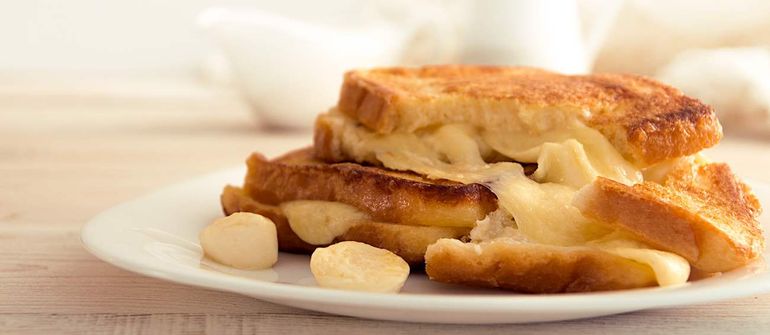 Mozzarella in carrozza es un sándwich frito italiano que conquistó múltiples países. Mozzarella in carrozza es un sándwich frito italiano que conquistó múltiples países.