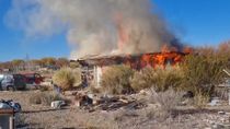 vende miel en un semaforo y un incendio destruyo su casa: quien es y como ayudarlo