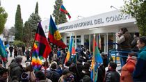 la unco izo la bandera mapuche: ¿los neuquinos estan a favor o en contra?