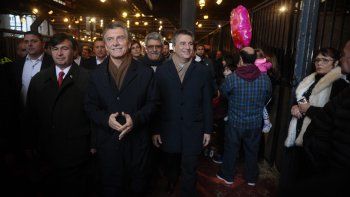 el presidente ingreso por sorpresa a la rural y fue ovacionado