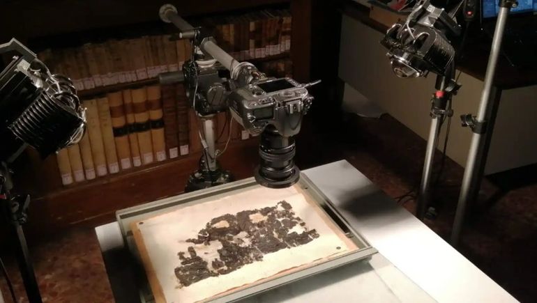 Los papiros que revelaron el lugar de la tumba de Platón Los papiros que revelaron el lugar de la tumba de Platón