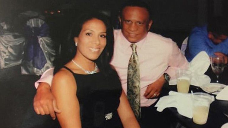 Le dieron fotos a la mujer que sonrió al verlo muerto. ¡Y estaba vivo!