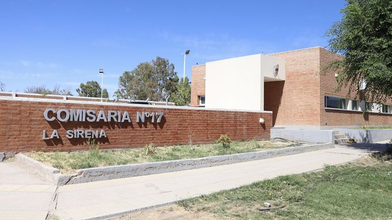 Personal de la Comisaría 17 comprobó que la ladrona cipoleña tenía un pedido de captura. Personal de la Comisaría 17 comprobó que la ladrona cipoleña tenía un pedido de captura.