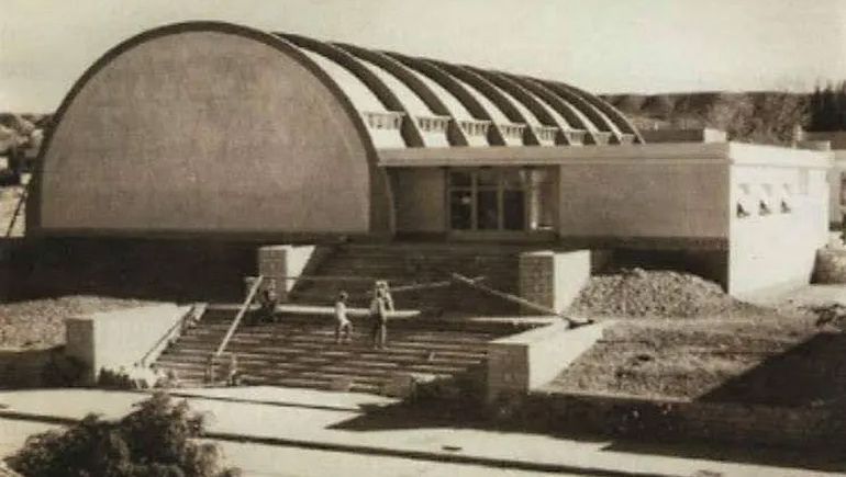 La escuela N°1, donde funcionó la Univerdidad de Neuquén. La escuela N°1, donde funcionó la Univerdidad de Neuquén.
