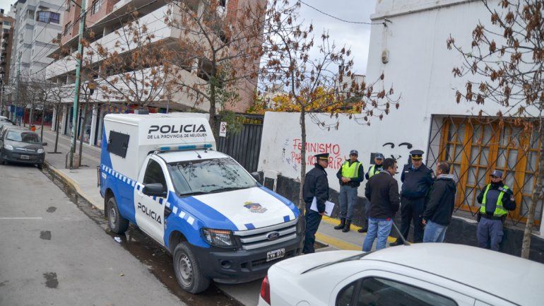 Con su propia sangre, le escribió insultos a su novia