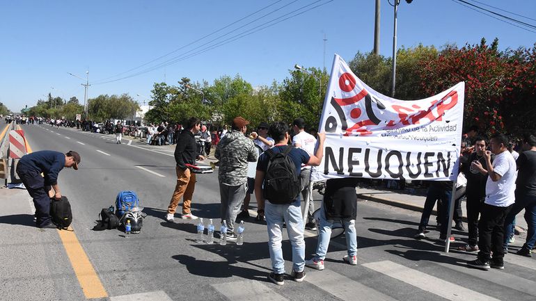 Sebastián Fariña aPetersenTercerizados de Salud, nucleados en el SiAP cortan la ex Ruta 22