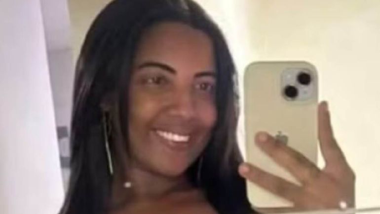 Tras ser apuñalada y quemada por su compañero de trabajo