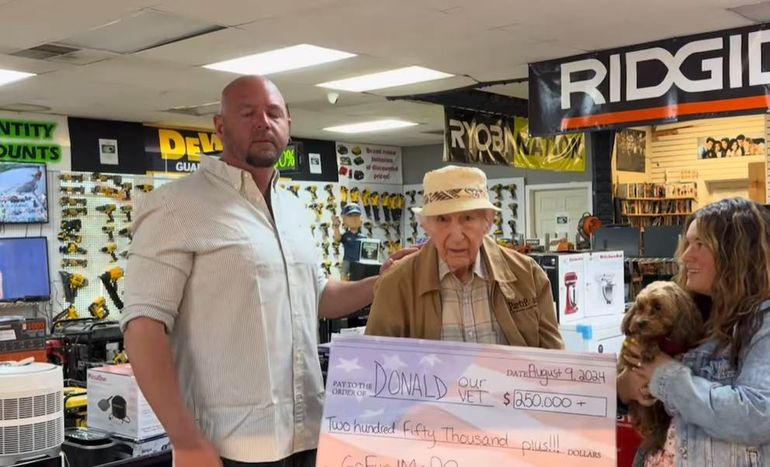 La recaudación total  para el anciano superó los 410.000 € y una foto de Donald con un cheque de 227.500 € se viralizó mientras las donaciones seguían llegando.