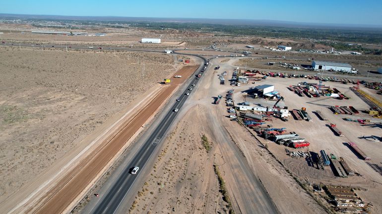 Las máquinas comenzaron a trabajar hacer más de un mes en el tendido de otros dos carriles más para la Ruta 67. Las máquinas comenzaron a trabajar hacer más de un mes en el tendido de otros dos carriles más para la Ruta 67.