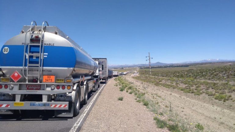 Sigue el corte en Zapala sobre la Ruta 22