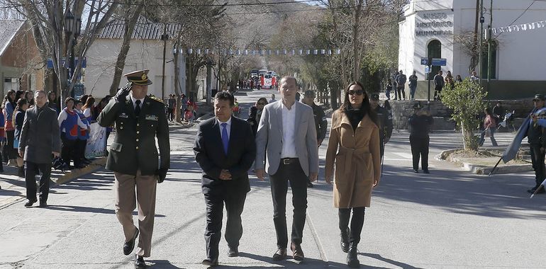 Autoridades en el acto aniversario de Chos Malal. Autoridades en el acto aniversario de Chos Malal.