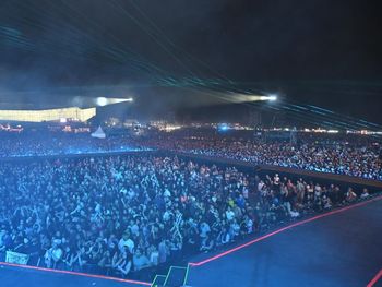 Más de 370 mil personas se hicieron presente en la segunda noche de la Fiesta de la Confluencia. Más de 370 mil personas se hicieron presente en la segunda noche de la Fiesta de la Confluencia.