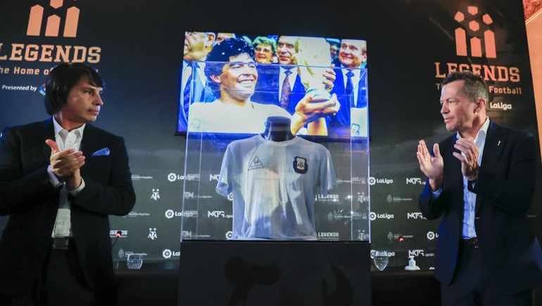 Un argentino recuperó la histórica camiseta que usó Maradona en la final de México 86