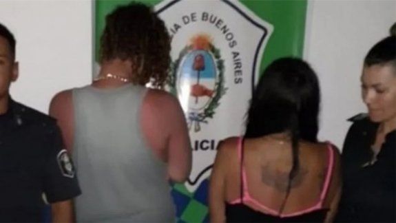 Enterraron en la arena a su bebé para poder meterse al mar