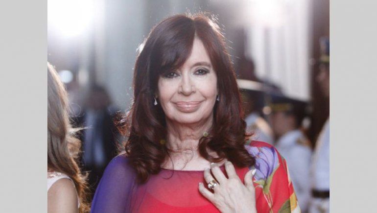 Cristina Kirchner y su ingreso mensual en pesos gracias a dos pensiones, sueldo de vicepresidenta, aumento de pensión y retroactivos.