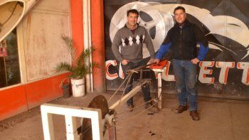 con ingenio y pasion, los pacheco la reman hasta fuera del agua con ingenio y pasion, los pacheco la reman hasta fuera del agua