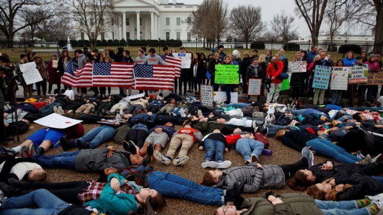 Tanto las armas como sus municiones son de venta libre en los mercados.