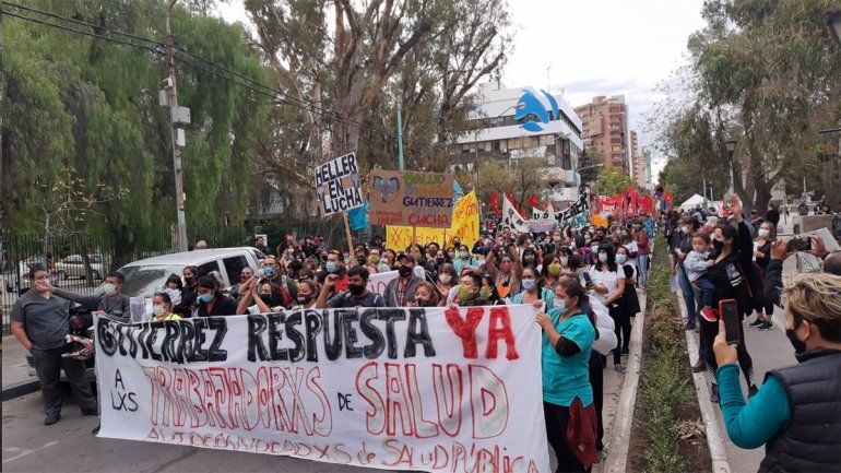 La marcha en apoyo a Salud reunió a cinco mil personas