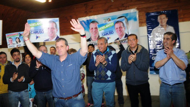 Caruso festejó al caer la tarde con la militancia del MPN.