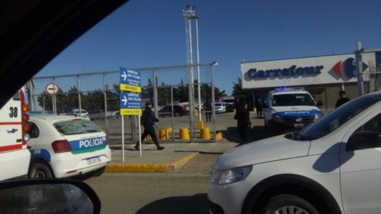 Nueve detenidos por un intento de saqueo a un súper de Comodoro Rivadavia