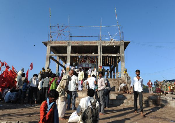 Aumenta a 111 el número de muertos en estampida en la India