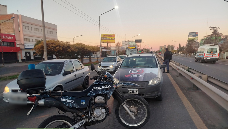 En un operativo cerrojo, la Policía del Neuquén recuperó un auto con pedido de secuestro y hay un demorado