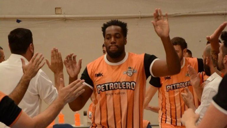 Varados en Neuquén: el drama del brasilero de Petro y su pareja embarazada