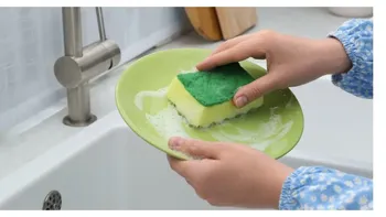 Congelar la esponja: este truco viral tiene su lógica, ¿por qué ayuda con la higiene de la cocina? Congelar la esponja: este truco viral tiene su lógica, ¿por qué ayuda con la higiene de la cocina?